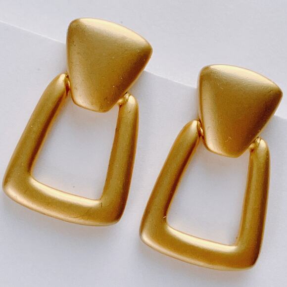 Vintage Matte Gold Tone Geometric Drop Doorknocker Earrings Modernist 80s Hinged - Picture 5 of 12